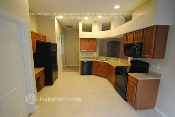 Building Photo - 15517 Lake Bella Vista Dr