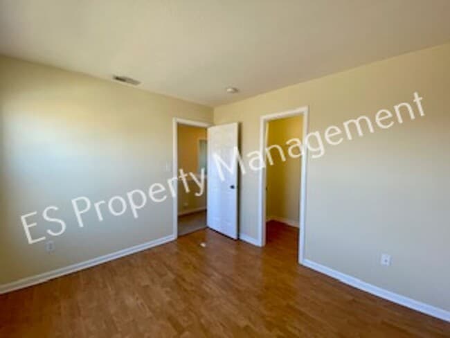 Building Photo - Beautiful 4 Bedroom 2.5 Bath 2 story home in Wildwood Farms on Indy's Southeast side!