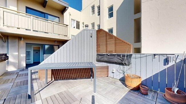 Building Photo - 1817 California St