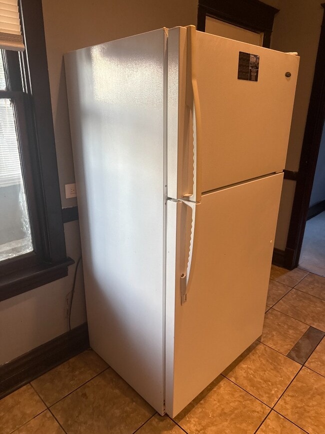 Building Photo - Updated 3-Bedroom Home in South Chicago – ...