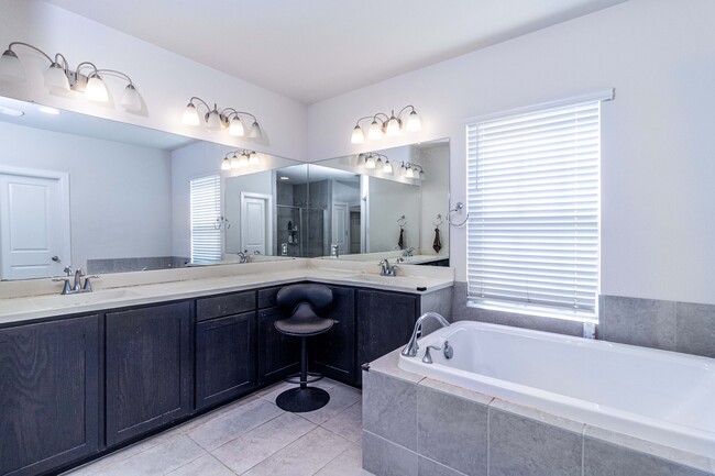 Building Photo - 3623 Carlsbad Way