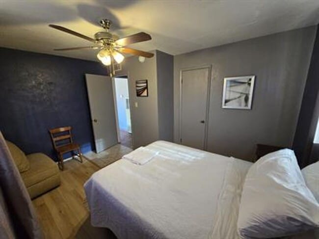 Building Photo - Spacious 3 bedroom/ 2 bath home with R/V parking