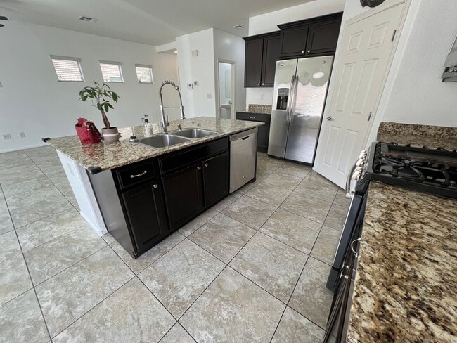 Building Photo - 5693 Point Loma Ct