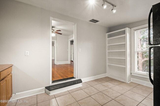 Building Photo - 1511 Belmonte Ave