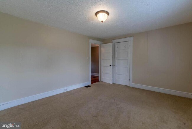 Building Photo - 405 Porter Ave