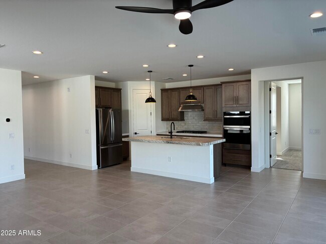 Building Photo - 17778 W Crawfordsville Dr