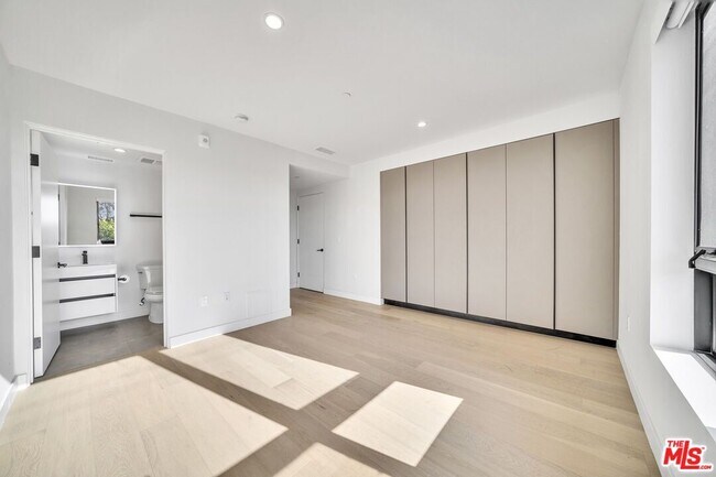 Building Photo - 4506 Dockweiler St