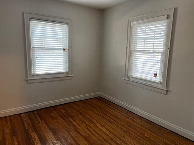 Building Photo - 361 Cliffside Dr