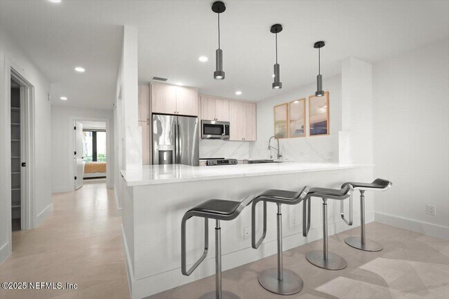 Building Photo - 739 Spinnakers Reach Dr