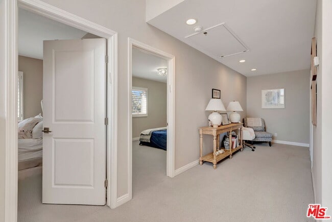 Building Photo - 4952 Placidia Ave