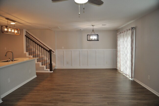 Building Photo - 16025 Summerville Lake Dr