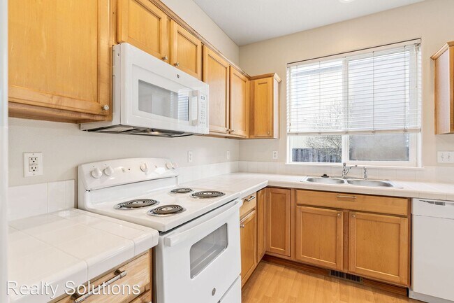 Building Photo - 3 br, 2.5 bath House - 17691 SW September ...