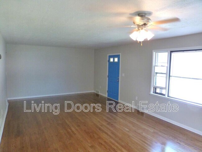 Building Photo - 3701 Lewis Ave