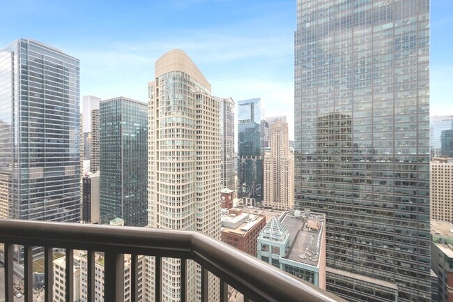 Building Photo - 400 N La Salle Dr