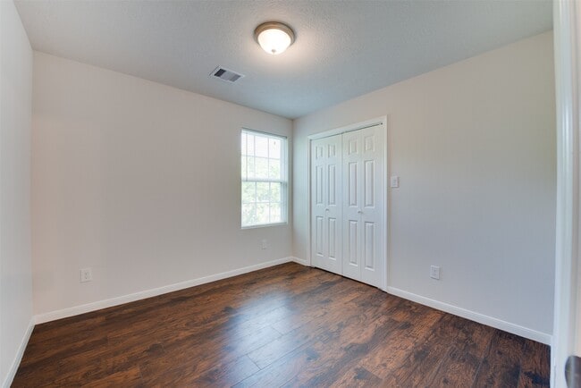 Building Photo - 5405 Groveton St
