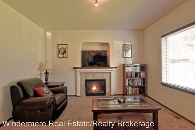 Building Photo - 3 br, 2.5 bath House - 6929 61st Dr NE
