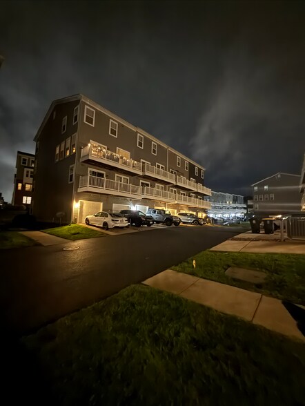 Outside view of neighborhood - 2719 Pinebrook Rd