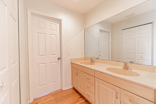 Building Photo - 607 SW Lucero Dr