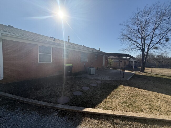 Building Photo - 734 E 30th St