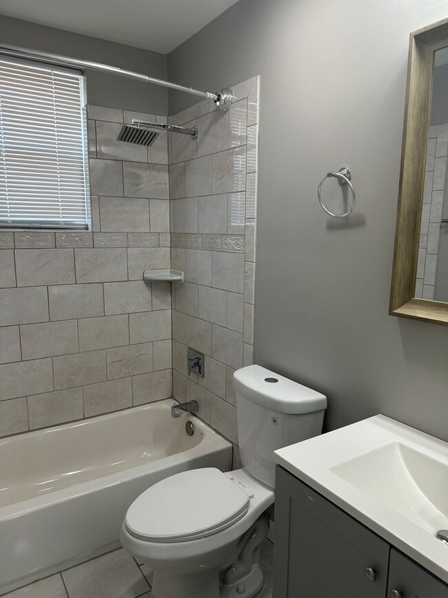Building Photo - Beautiful, Spacious, Single Family Home fo...