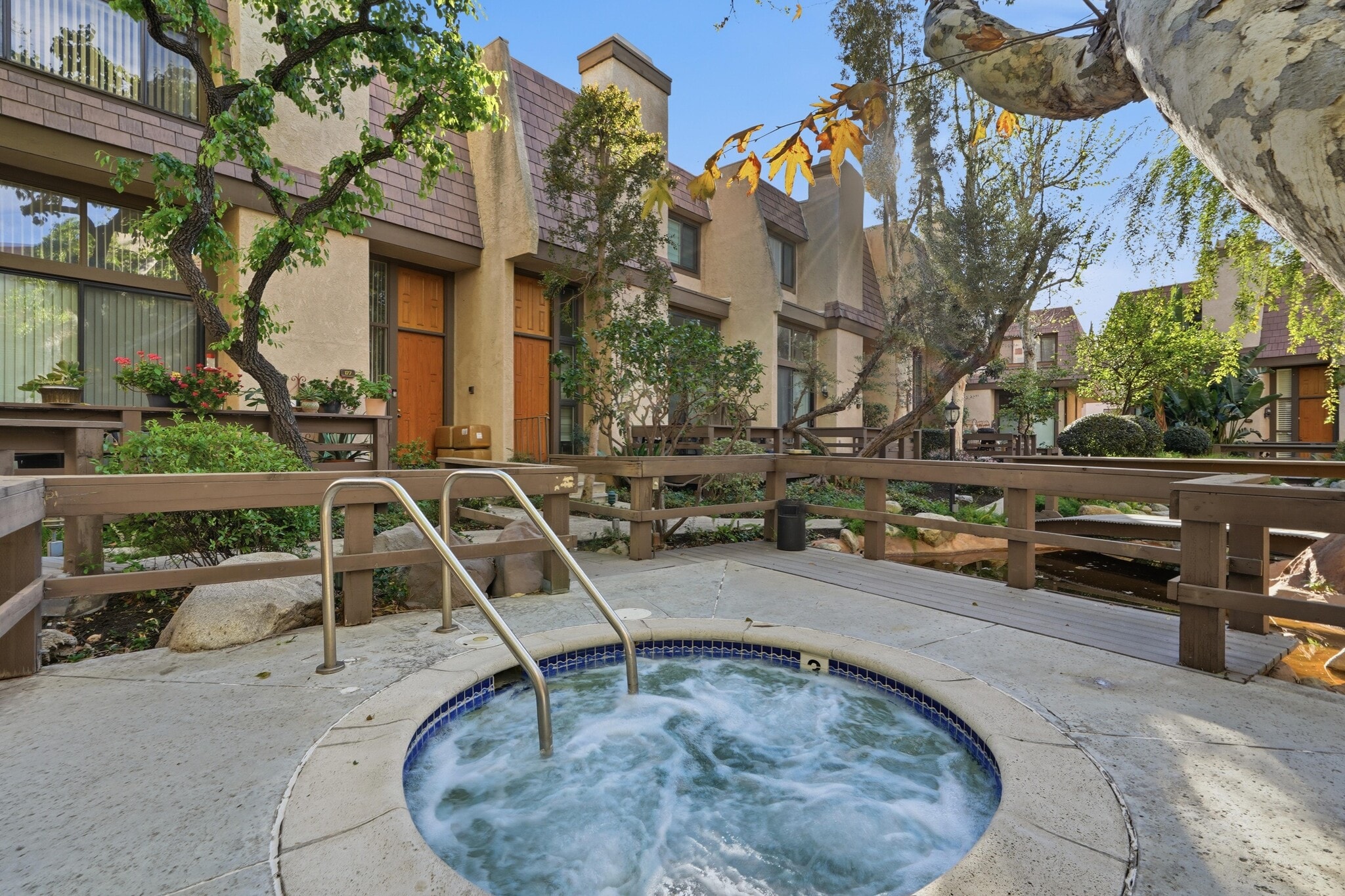 Building Photo - 9000 Vanalden Ave