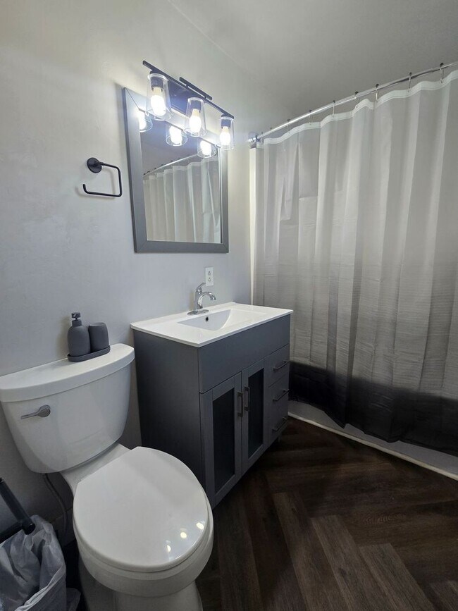 Building Photo - 715 S Laguna Ave