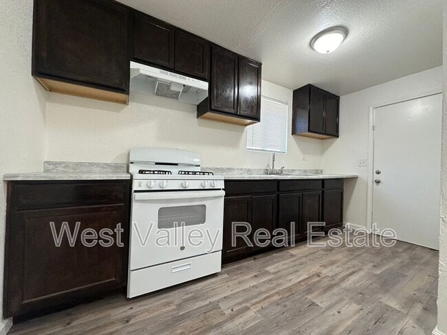 Primary Photo - 616 5th St