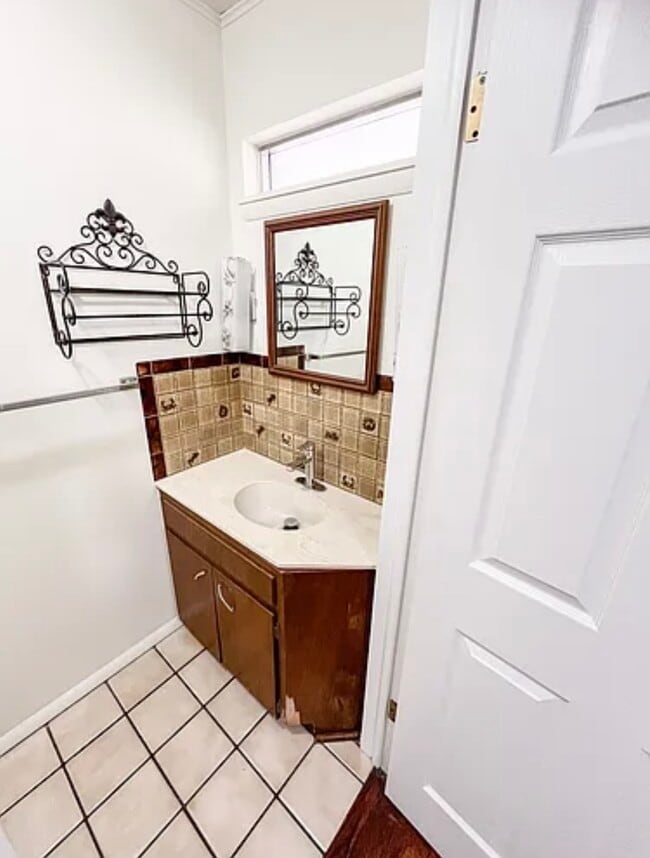 Building Photo - 143 Ramblewood Rd