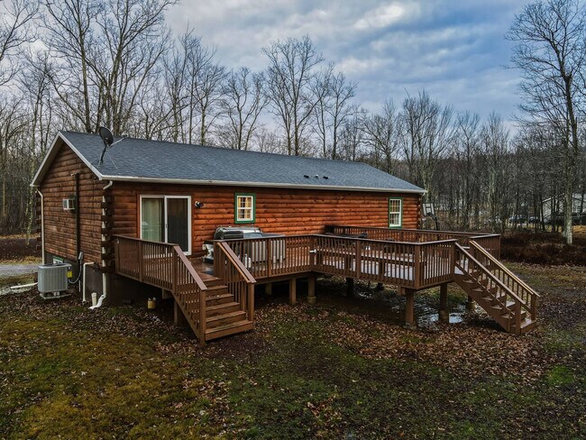 Building Photo - 255 Hillary Dr W