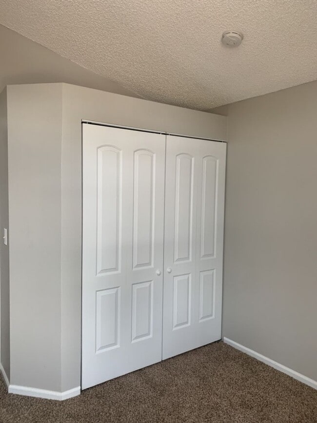 Building Photo - Spacious Tri-Level Home in Southwest Ft. C...