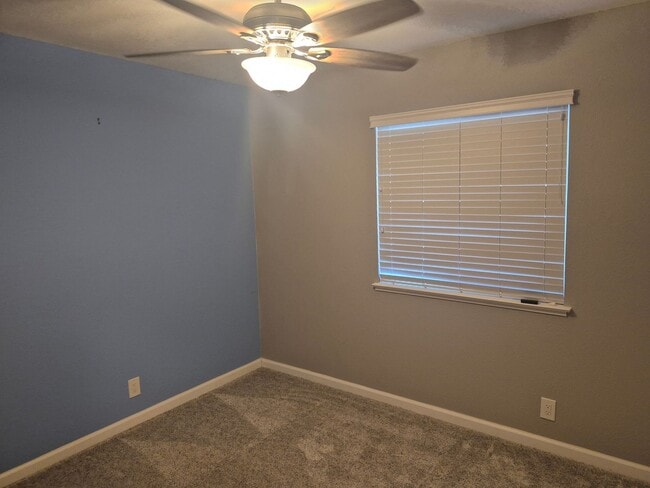 Building Photo - 3 Bedroom Orangevale Home