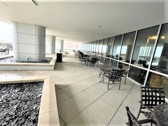 Building Photo - 1201 S Prairie Ave
