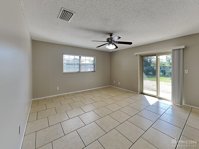 Building Photo - 1525 Guinevere Dr