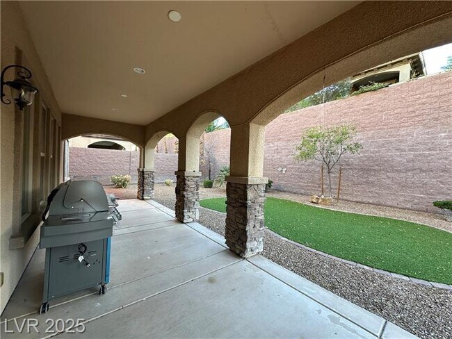 Building Photo - 2321 Martinique Ave