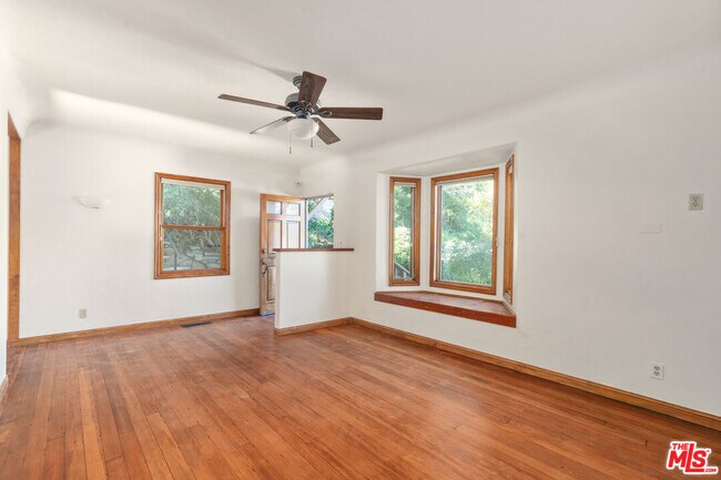 Building Photo - 3705 Fredonia Dr