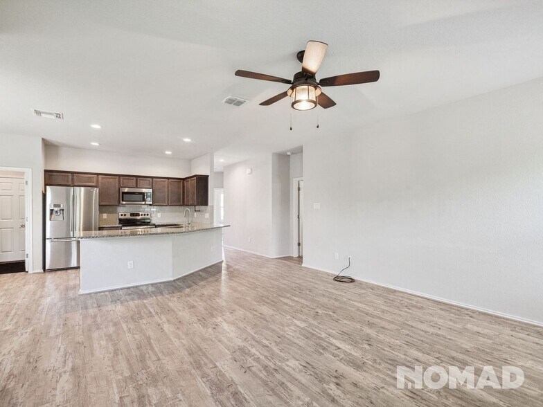 Building Photo - 536 Long Leaf Dr