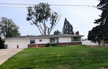 Building Photo - Huge Reno Addition House - Pet-Friendly!