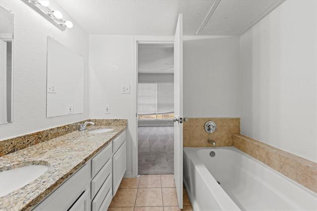 Building Photo - 3550 Country Square Dr