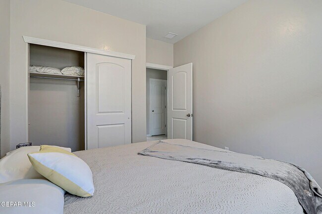 Building Photo - 143 Sarah Trl