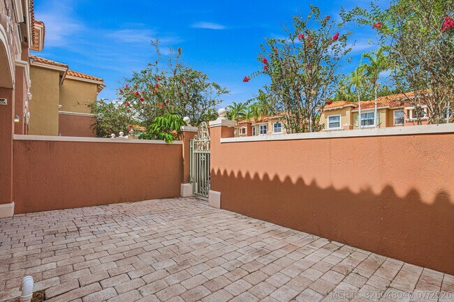 Building Photo - 765 SW 107th Ave