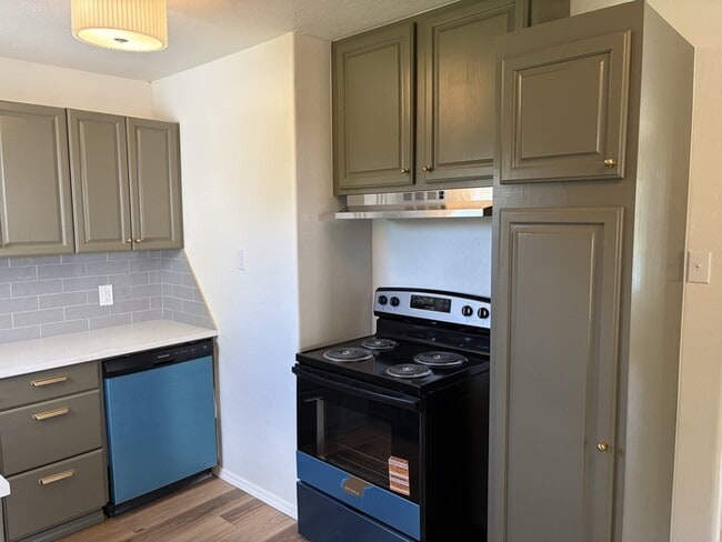 Building Photo - 411 E Showalter Dr