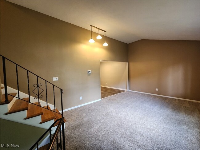 Building Photo - 3032 Englewood Dr