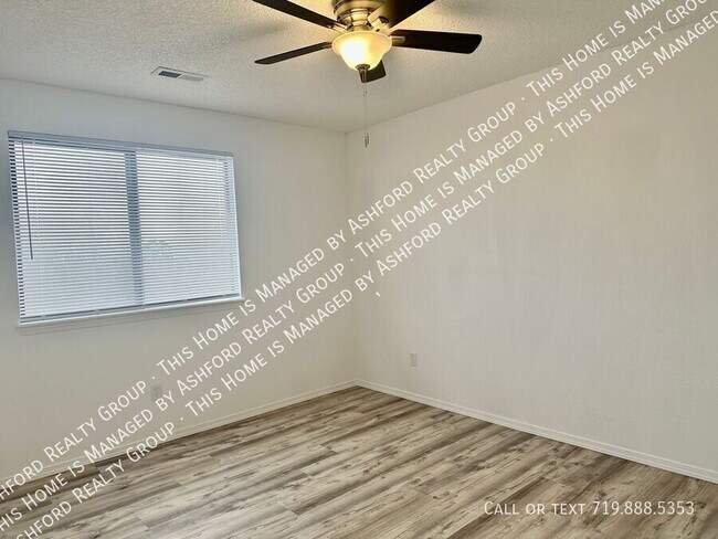 Building Photo - 1120 Yuma St