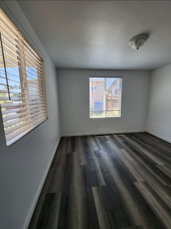 Building Photo - 1531 W 71st St