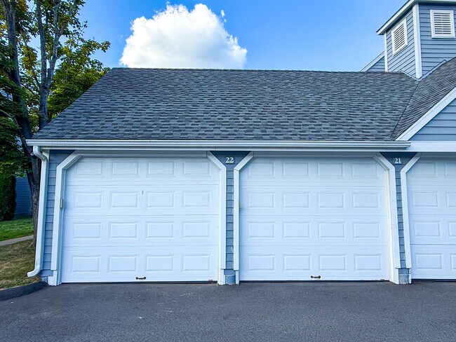 Building Photo - 22 Farmington Meadow Dr