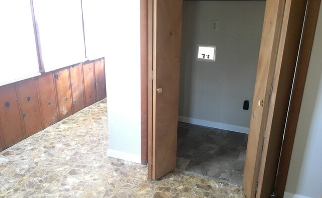 Building Photo - ** NEW CARPET **  NEWLY REMODELED BATHROOM **