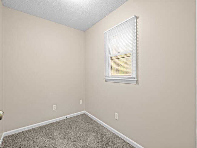 Building Photo - Willow Springs Home