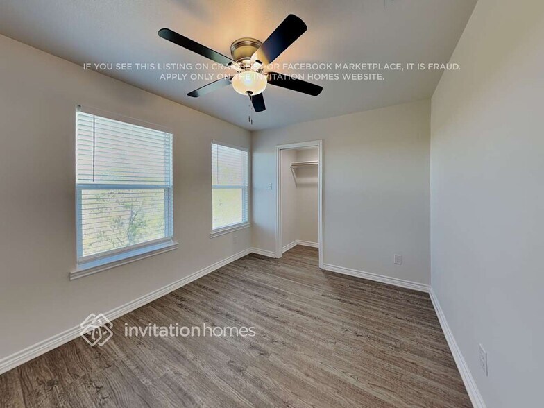 Building Photo - 318 Shady Bluff Dr