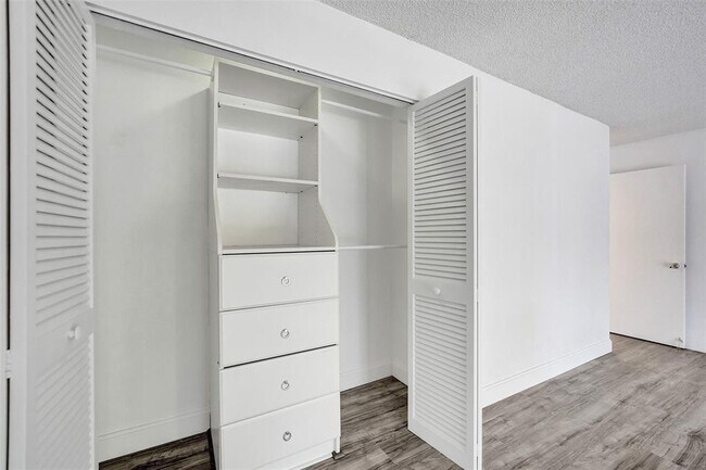 Building Photo - 103 Heatherbrook Way