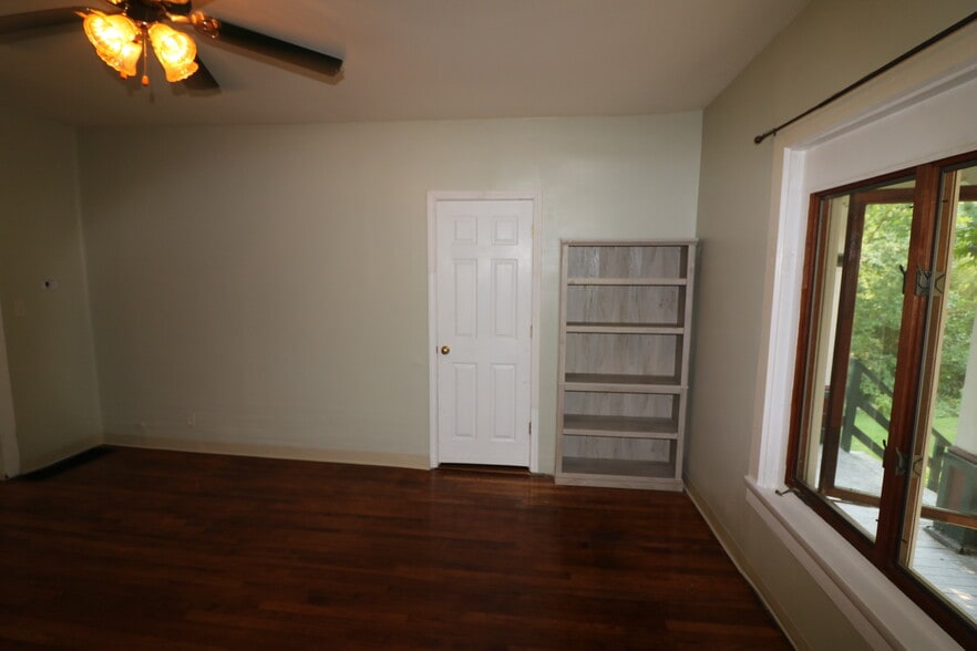 Building Photo - 1626 Summit Ln